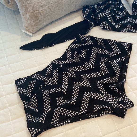 ModCloth LucyLove halter top & hot pants - vintage style - size medium - Picture 5 of 6